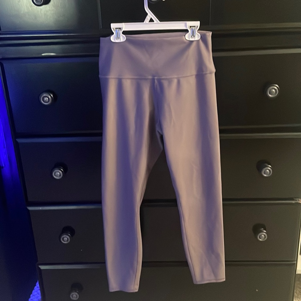 Grey Alo Yoga cropped leggings